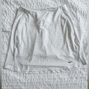 Nike Dri-FIT Standard Fit White Apparel